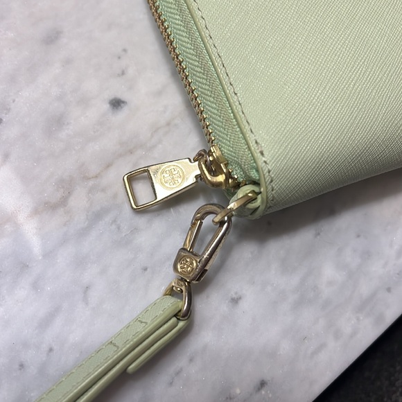 Green Tory Burch wallet/wristlet - Picture 3 of 4